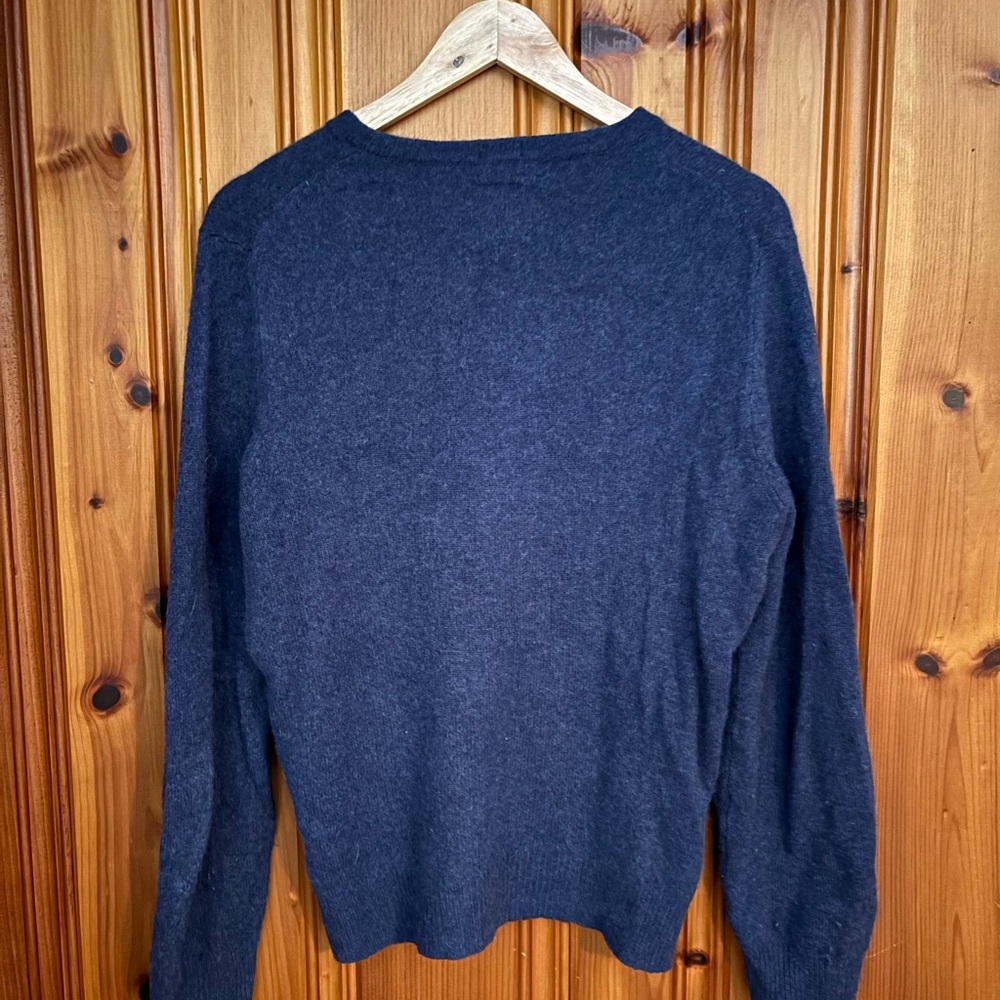 Article Men's Cashmere Deep Blue V-Neck Sweater View 2